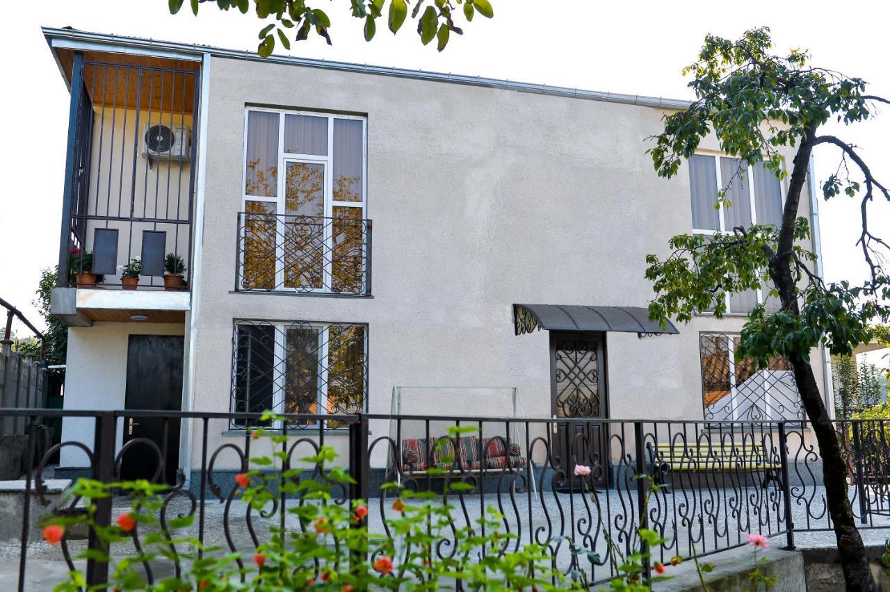 Gold Guest House Kutaiszi Kültér fotó